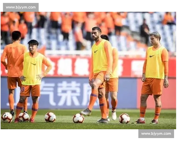 鲁能对阵恒大首发阵容揭晓,两队锋线与中场配置全面解析 鲁能对阵恒大首发阵容揭晓,两队锋线与中场配置全面解析